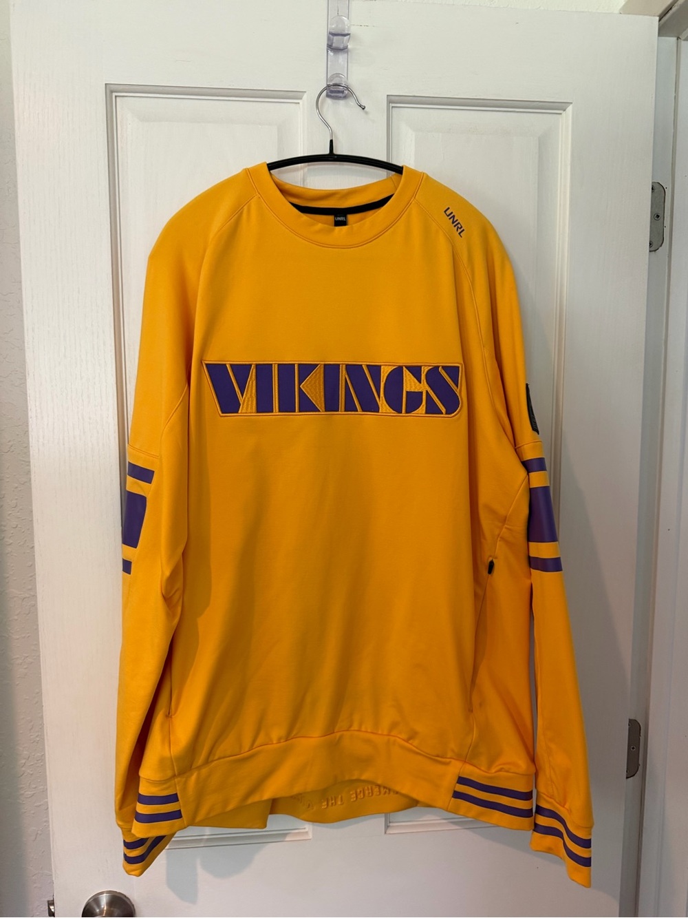 UNRL Minnesota Vikings Yellow Crewneck Sweatshirt - Large